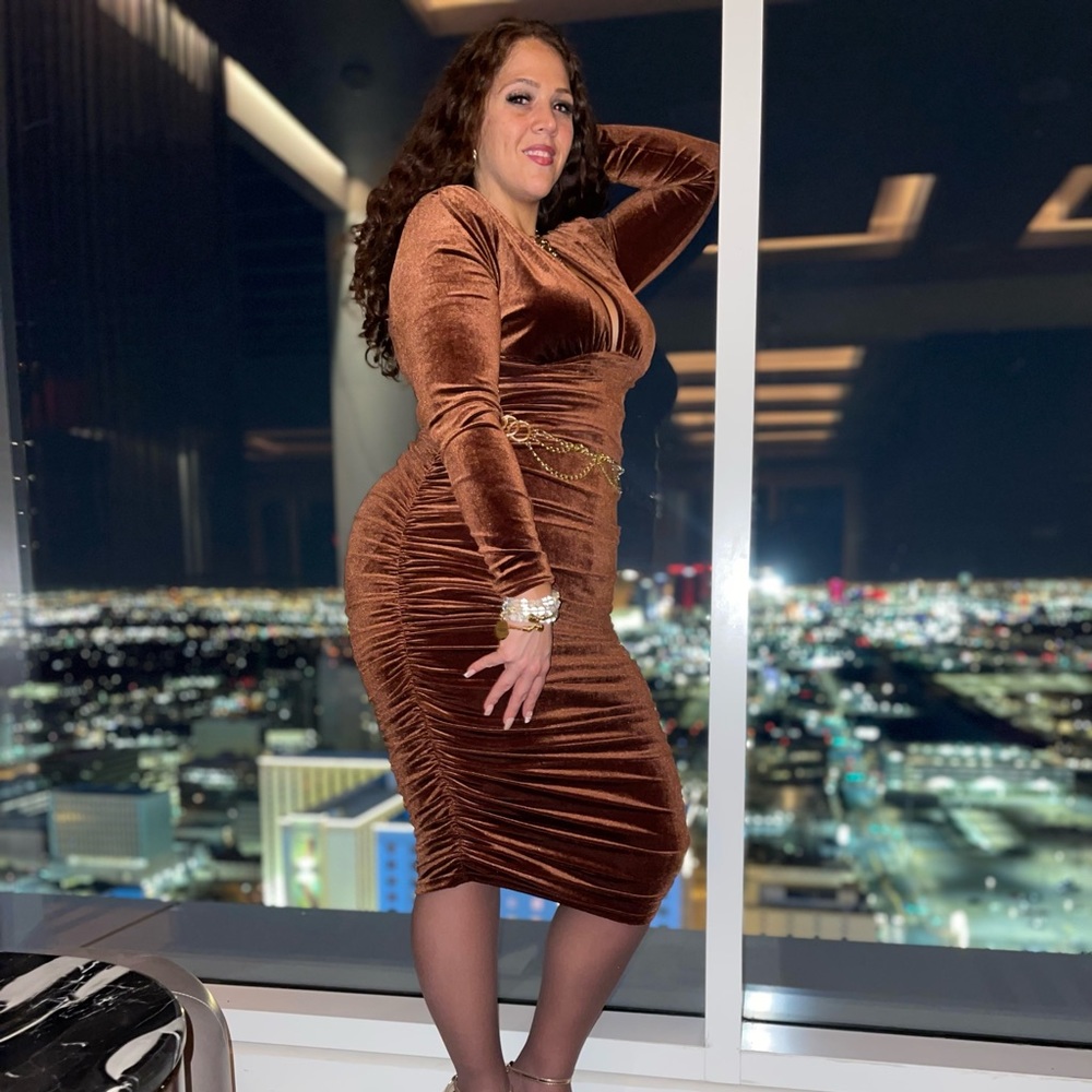 Velvet rushed bodycon dress (does not come with chain belt)